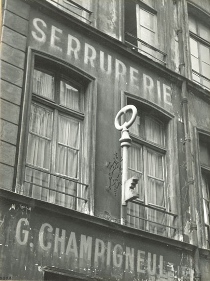 L'Enseigne, Paris (The Sign)