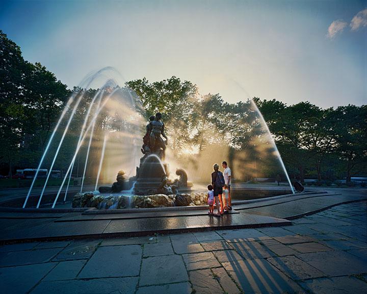 Jerry Spagnoli - Family and Fountain, Paris