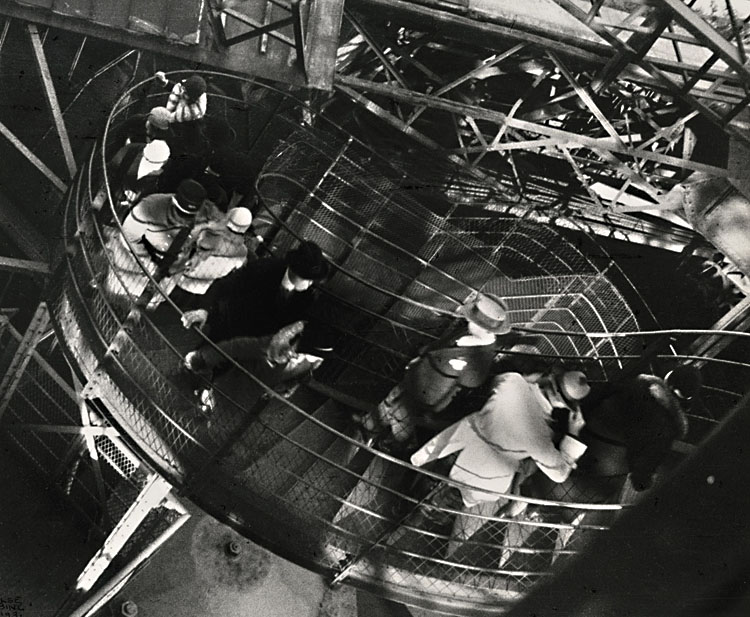 Ilse Bing - Le coup de vent, Tour Eiffel Ilse Bing - Le coup de vent, Tour Eiffel