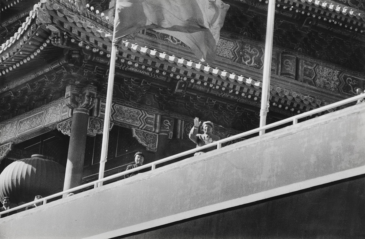 Henri Cartier-Bresson - Arrival of President Mao Zedong, Peking, China Henri Cartier-Bresson - Arrival of President Mao Zedong, Peking, China
