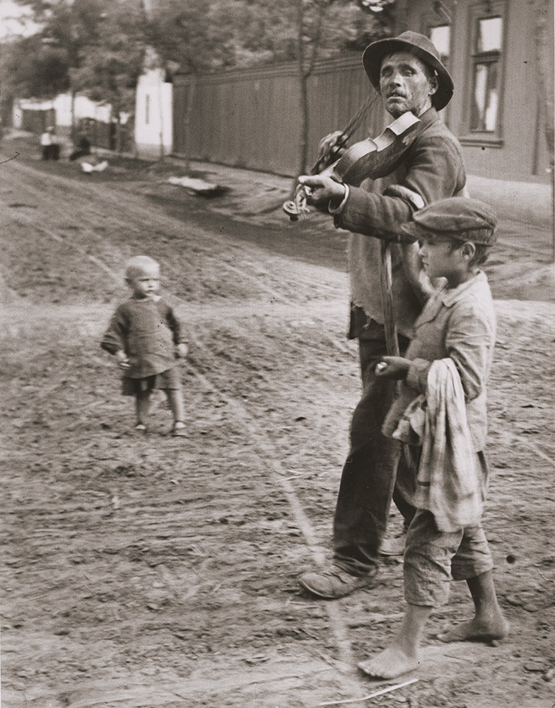 Andre Kertesz - Wandering Violinist, Abony, Hungary Andre Kertesz - Wandering Violinist, Abony, Hungary