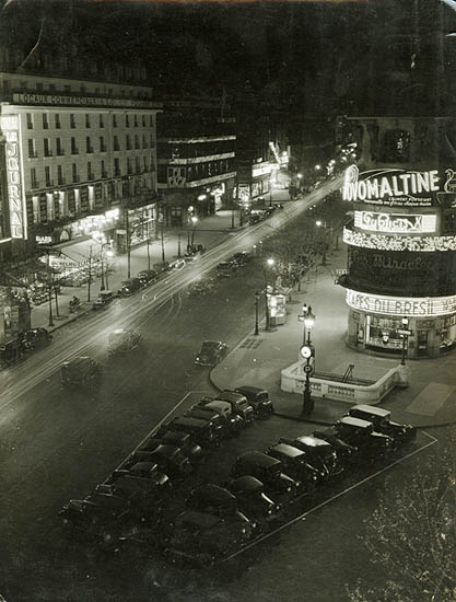 Geza Vandor - Paris Street at Night